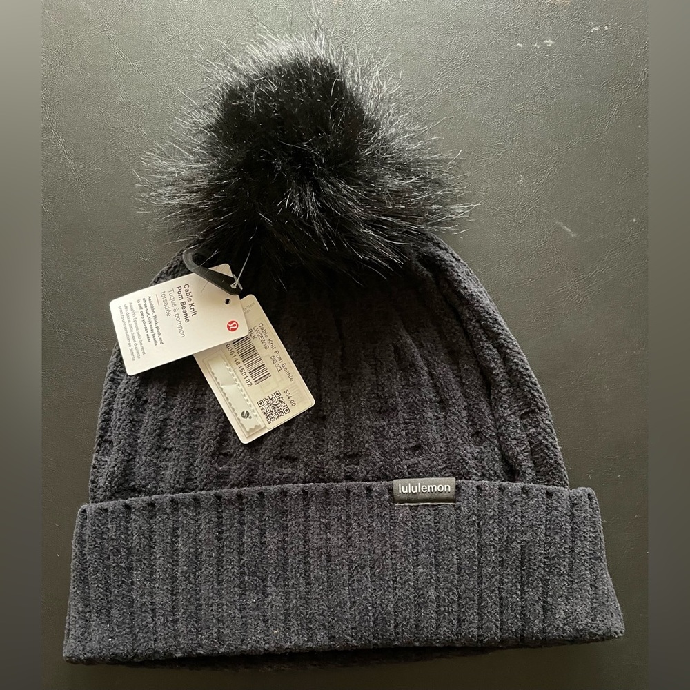 NWT Lululemon Women’s Cable Knit Pom Beanie Black - Picture 9 of 9